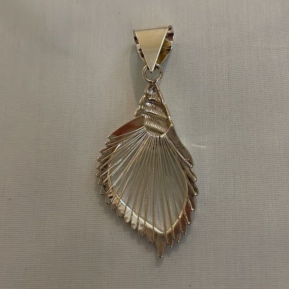 Estate jewelry seashell pendant - Picture 3 of 8